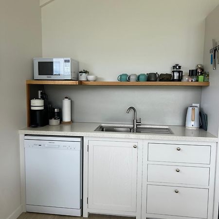 Purangi Waterfront Retreat - 2 Bedroom Cooks Beach Bagian luar foto