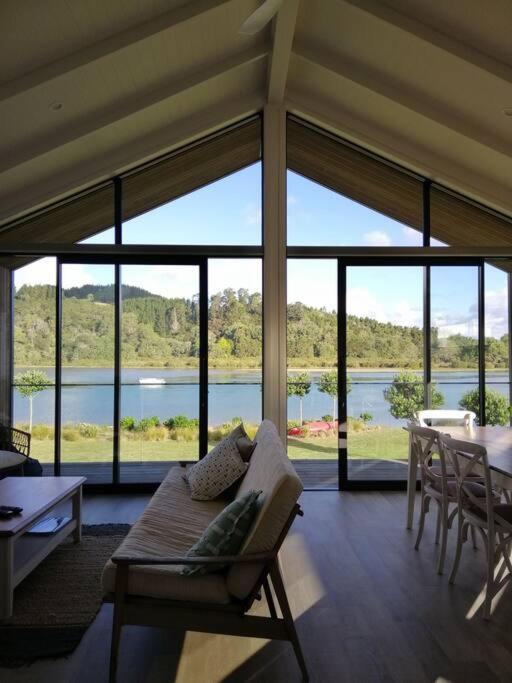 Purangi Waterfront Retreat - 2 Bedroom Cooks Beach Bagian luar foto