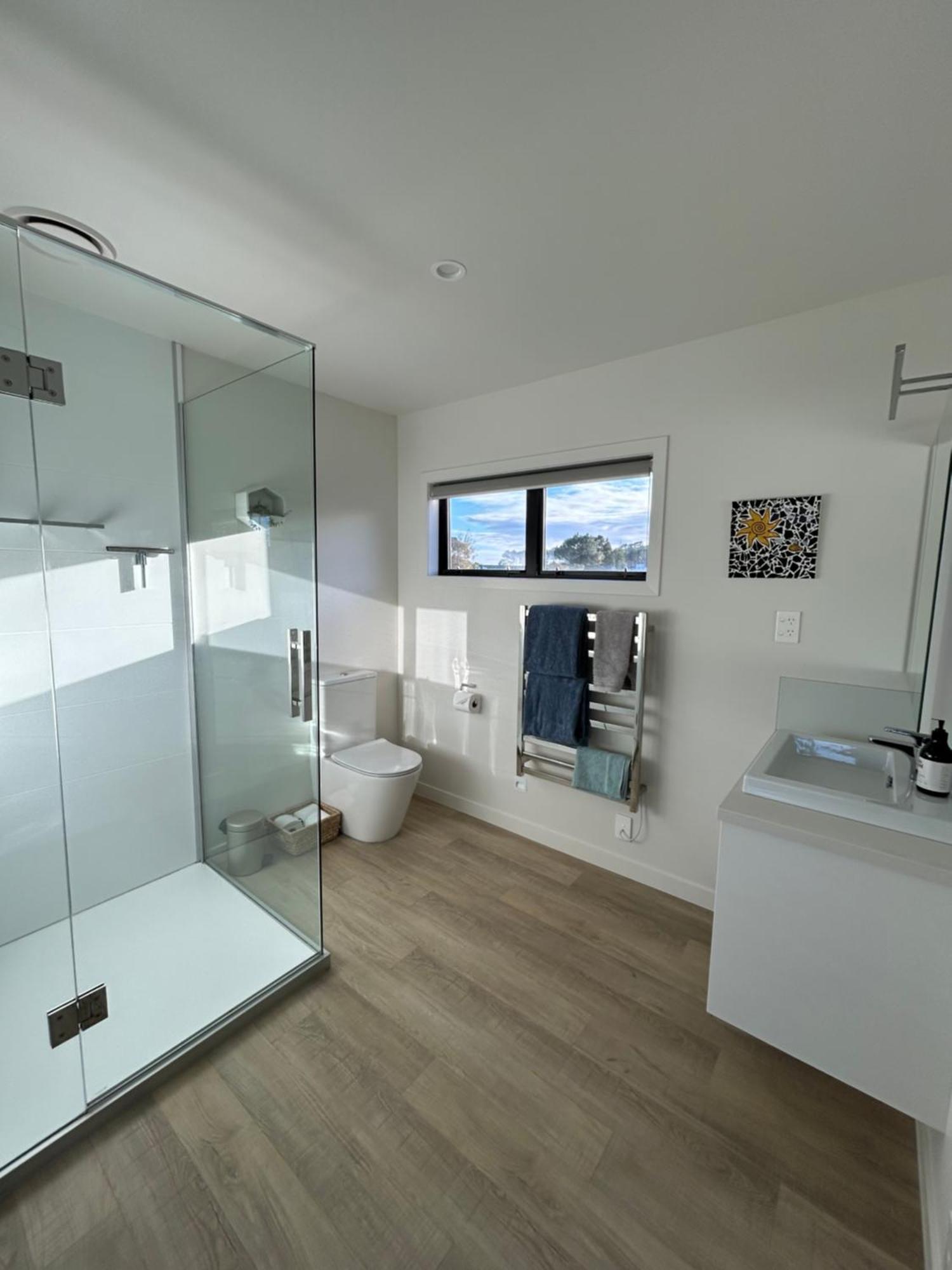 Purangi Waterfront Retreat - 2 Bedroom Cooks Beach Bagian luar foto