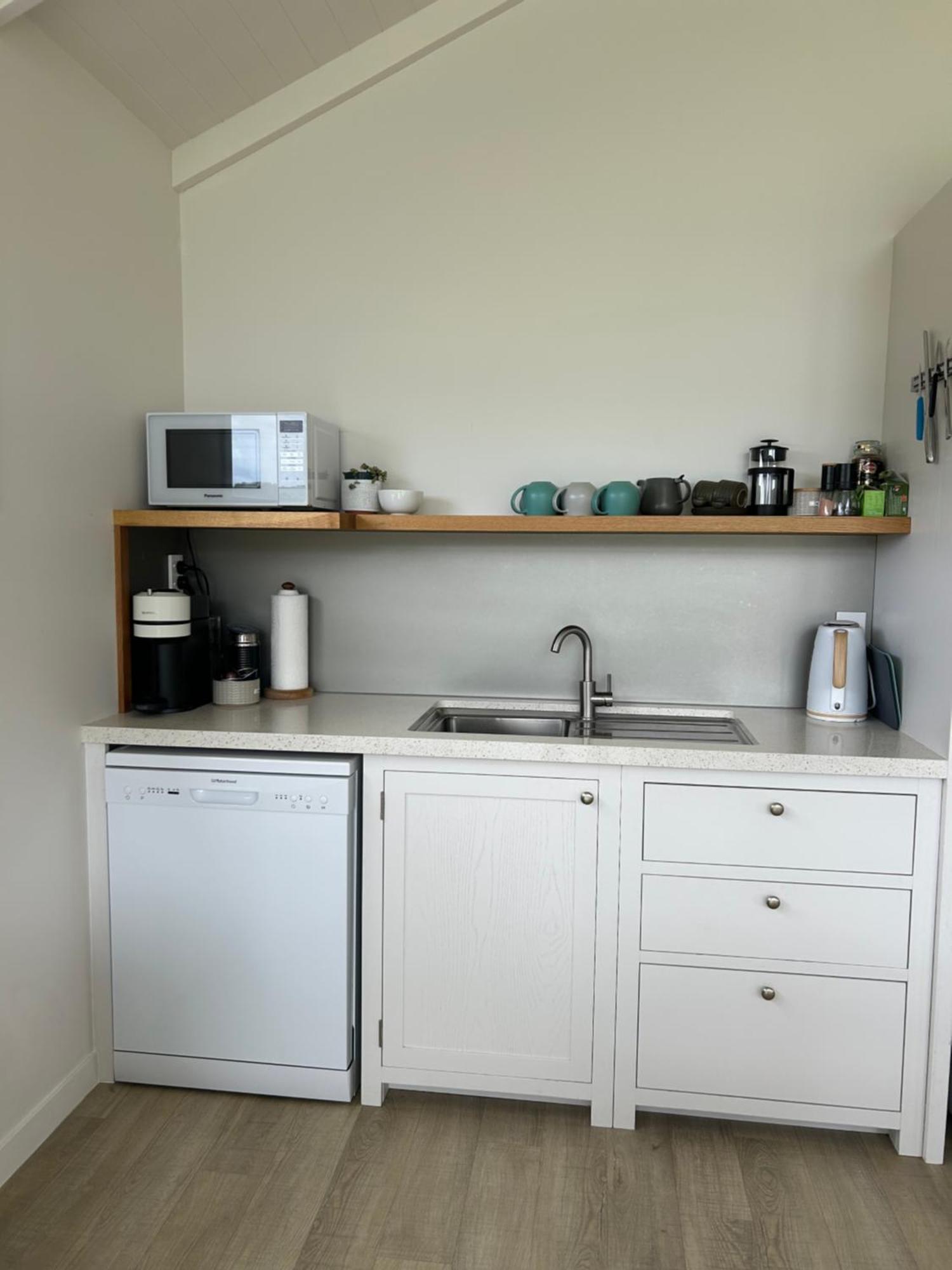 Purangi Waterfront Retreat - 2 Bedroom Cooks Beach Bagian luar foto